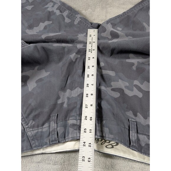 Eddie Bauer Camo Cargo Shorts Mens 33 Gray Bermuda Hiking Casual - Picture 11 of 12